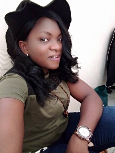 Fati 24 ans Cotonou Bénin