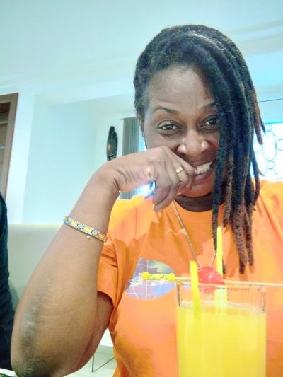 Alice 53 ans Douala Cameroun