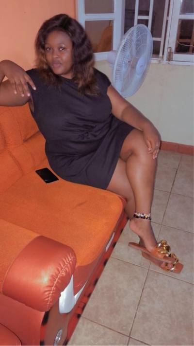 Annie 26 Jahre Yaoundé  Kamerun