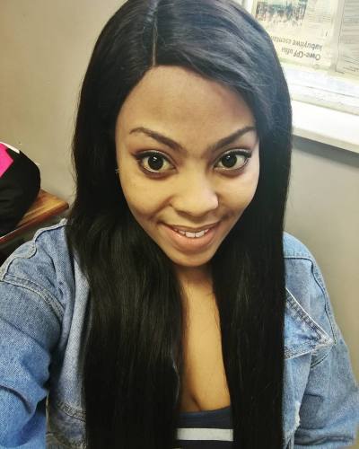 Angela  28 Jahre Lomé Gehen