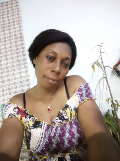 Leoline 46 ans Yaoundé Cameroun
