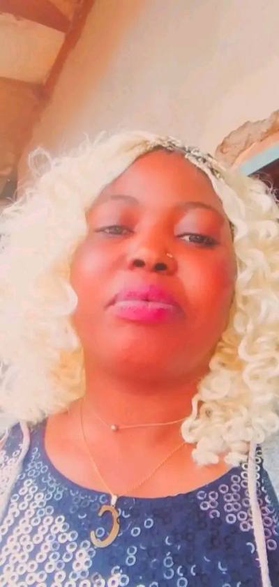 Beatrice 35 Jahre Mbalmayo Kamerun