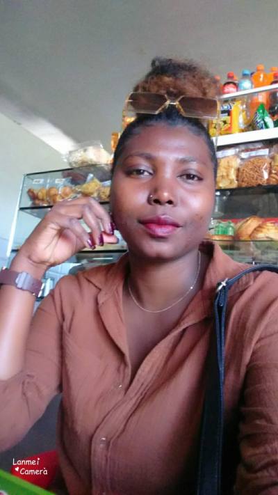Thérèse 26 years Ambanja Madagascar