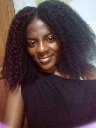 Thérèse 31 Jahre Yaoundé Kamerun
