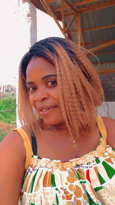 Marie 35 Jahre Yaoundé  Kamerun