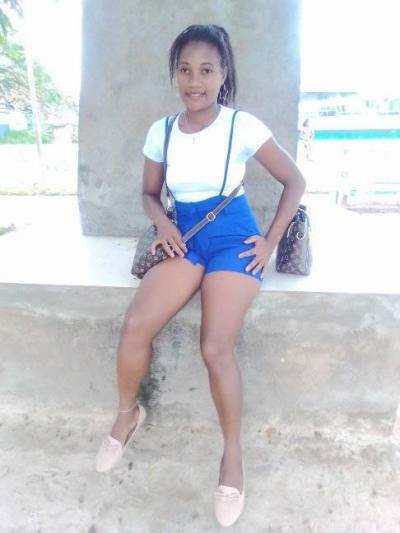 Armandine 28 Jahre Toamasina Madagaskar