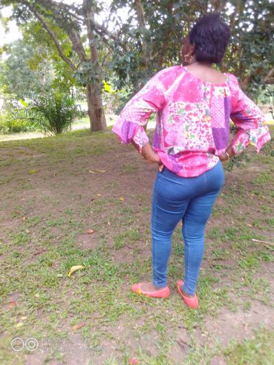 Lili 51 ans Yaoundé Cameroun