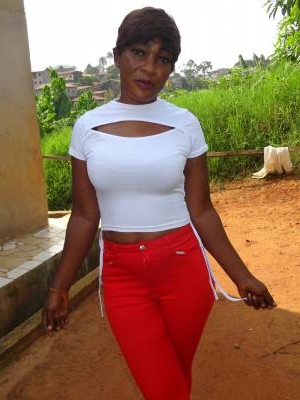 Suzanne 36 Jahre Yaounde Kamerun
