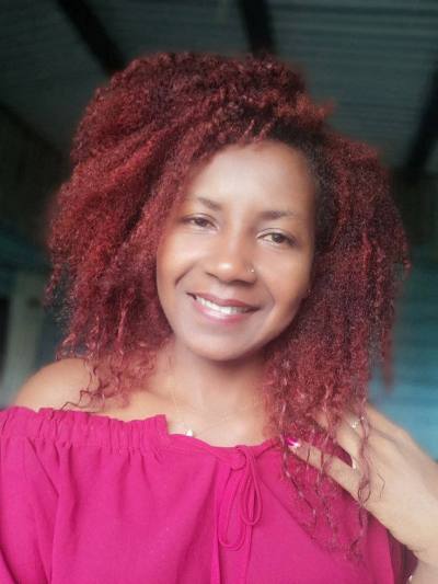 Stephanie 35 ans Sambava Madagascar
