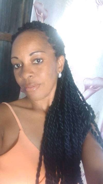 Mylene 44 ans Ambilobe Madagascar