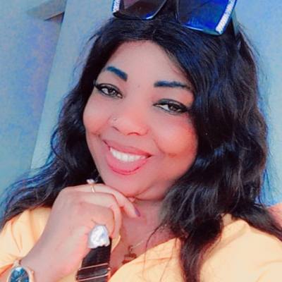 Elisa 35 ans Coiffeuse Cameroun