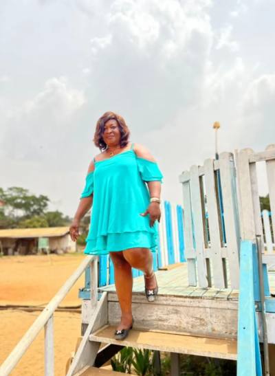 Cynthia 25 Jahre Yaoundé Kamerun