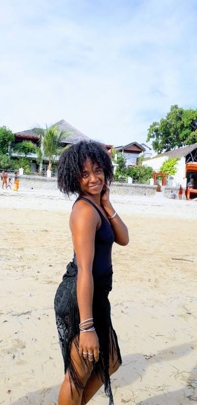 Saina 23 ans Nosybe Hell-ville Madagascar