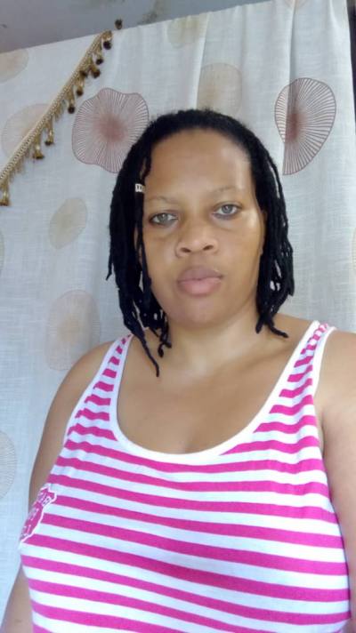Aline 39 Jahre Yaounde Kamerun