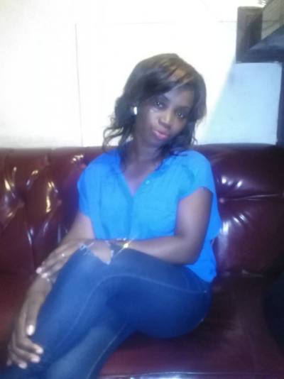 Flore 35 ans Yaoundé Cameroun