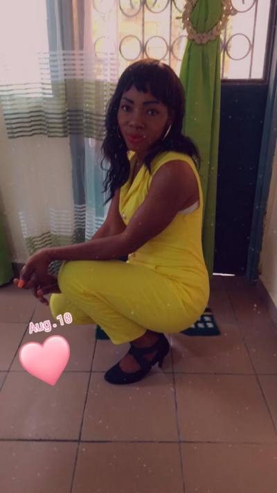 Nadine 41 Jahre Nsam Efoulan Kamerun