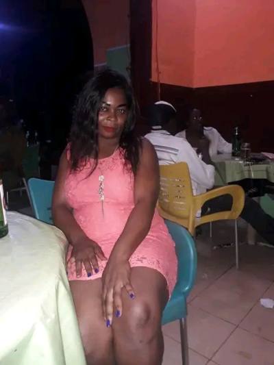 Flore 32 ans Yaoundé Cameroun