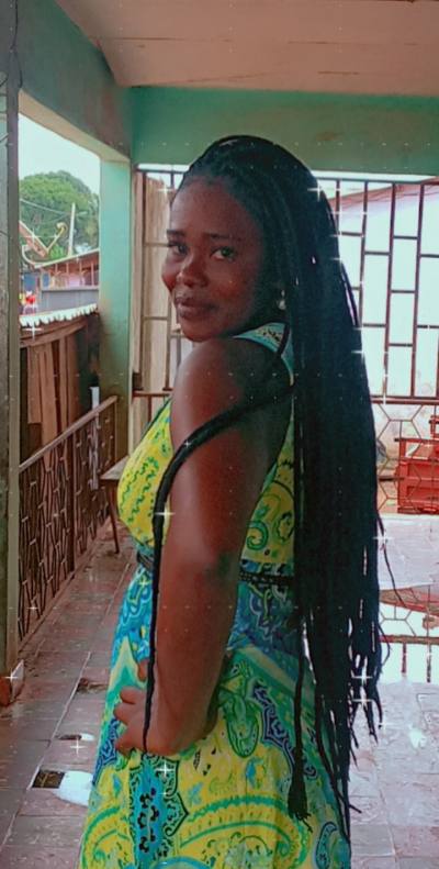 Angèle  28 ans Abidjan  Côte d'Ivoire