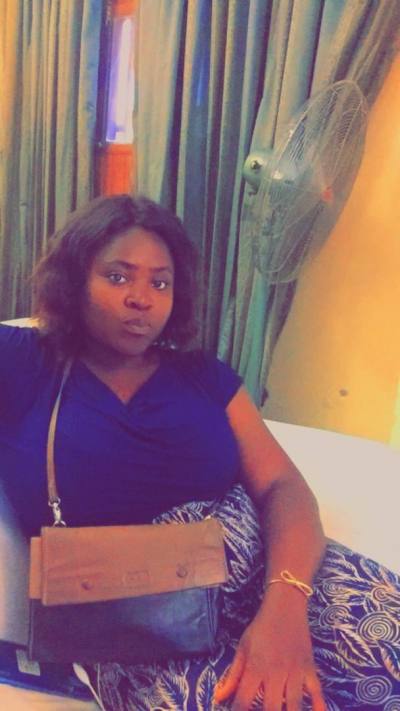 Estelle 24 ans Yaoundé Cameroun