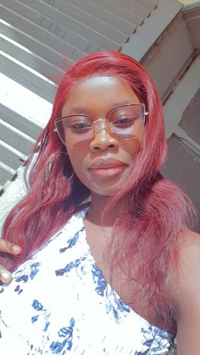 Lena 28 Jahre Chrétienne  Cameroun