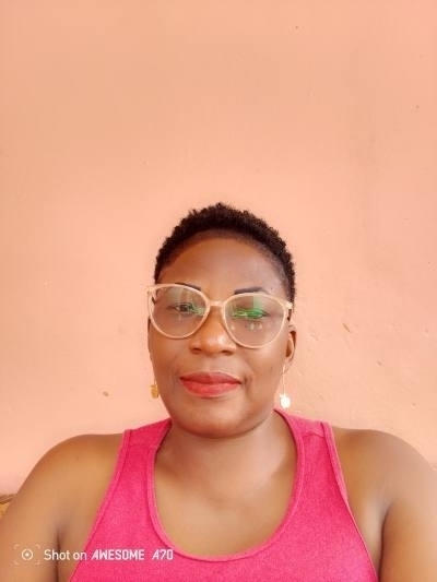 Cecile 46 Jahre Yaoundé  Kamerun