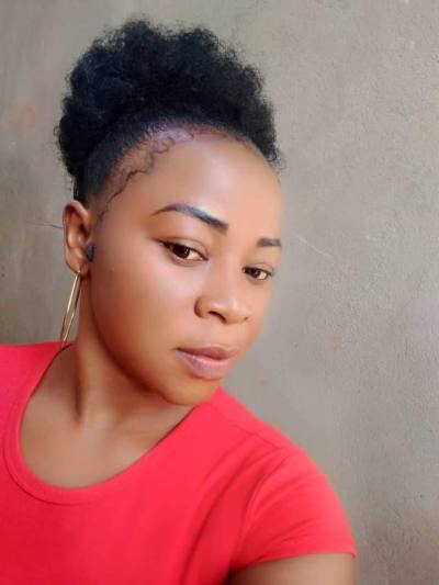 Nina 28 ans Douala Cameroun
