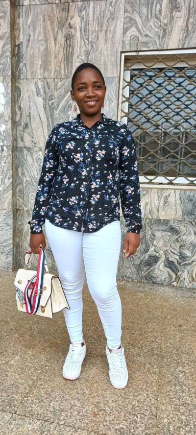 Lucie 26 ans Yaoundé  Cameroun