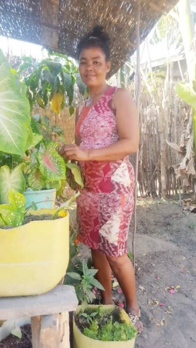 Simone 58 ans Morondava Madagascar