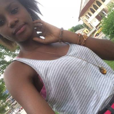 Eve 25 ans Cameroun  Canada