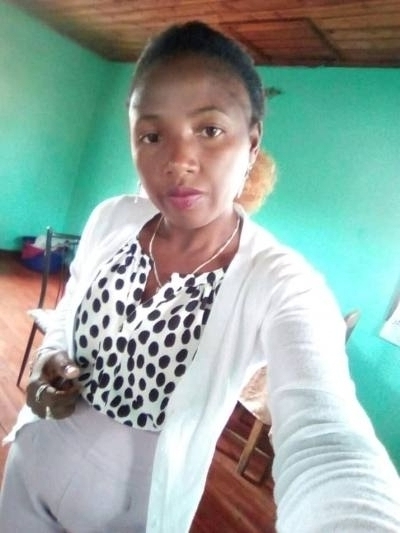 Lynda 28 ans Antananarivo Madagascar