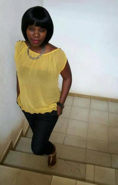 Mona 41 ans Centre Cameroun