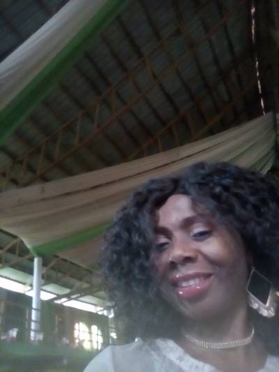 Suzane 39 years Yaoundé Cameroon
