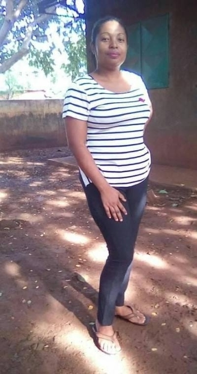 Freda 37 ans Antsiranana Madagascar