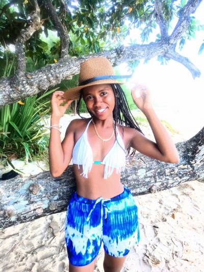 Angelina 21 ans Antalaha  Madagascar