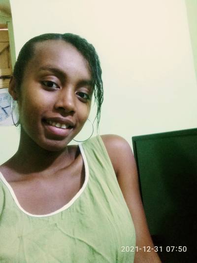 Jasmine 27 Jahre Antananarivo Madagaskar