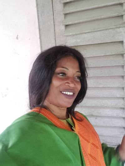 Carolle 33 ans Douala 5ème  Cameroun