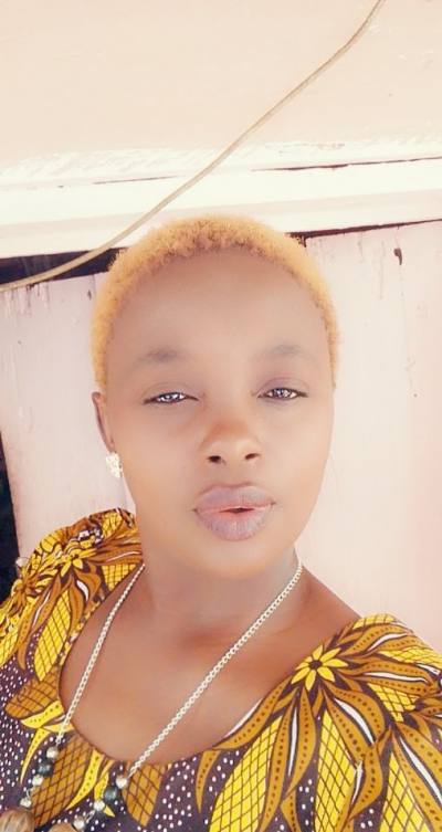 Elise 37 ans Yaounde Cameroun