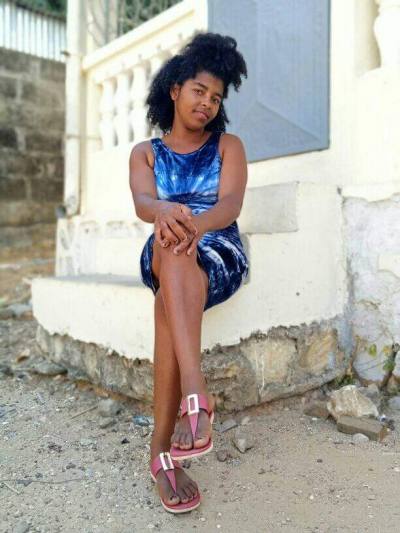 Rosa 27 ans Andapa Madagascar
