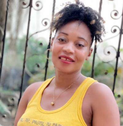 Carine 39 years Douala Cameroon
