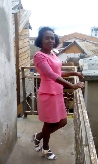 Jeanne Site de rencontre femme black Cameroun rencontres célibataires 33 ans