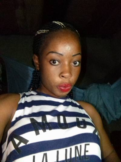 Cynthia 27 ans Christian Cameroun