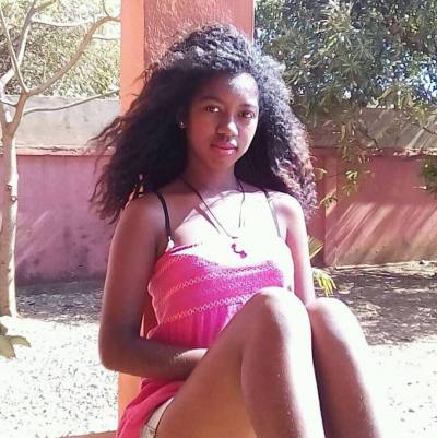 Julie 24 ans Antananarive Madagascar