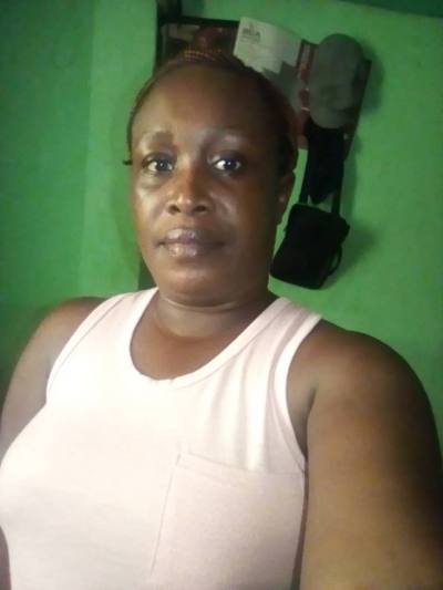 Kousine 38 ans Libreville Gabon