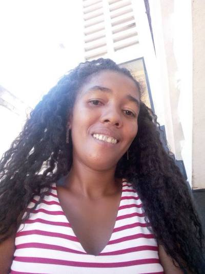 Dedelle 29 ans Sambava Madagascar