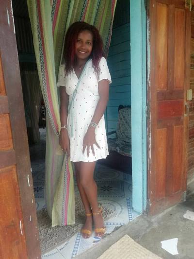 Stephanie 35 Jahre Sambava Madagaskar