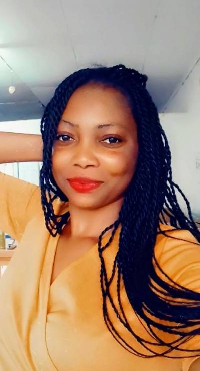 Luciane 31 Jahre Yaoundé 4emeios Kamerun