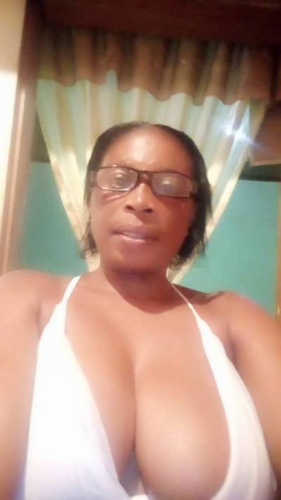 Victoire 49 ans Yaounde Cameroun