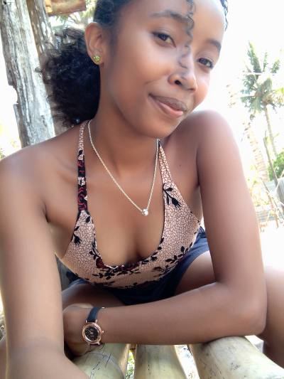 Giovanna 23 Jahre Antsiranana Madagaskar