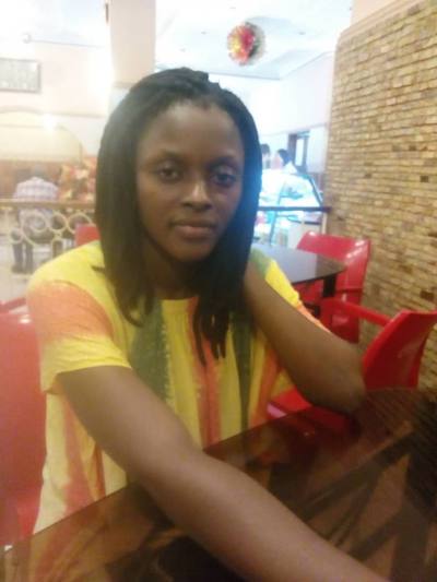 Marie 31 Jahre Cotonou Gutartig