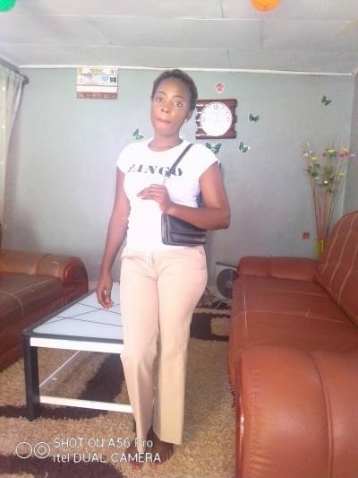 Cynthia 26 ans Christian Cameroun